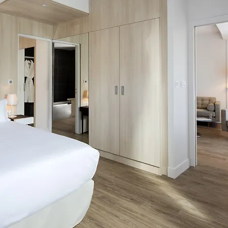 Eau Thermale L'hotel 아벤느