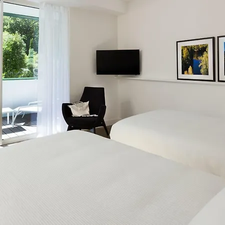 Eau Thermale L'hotel 아벤느