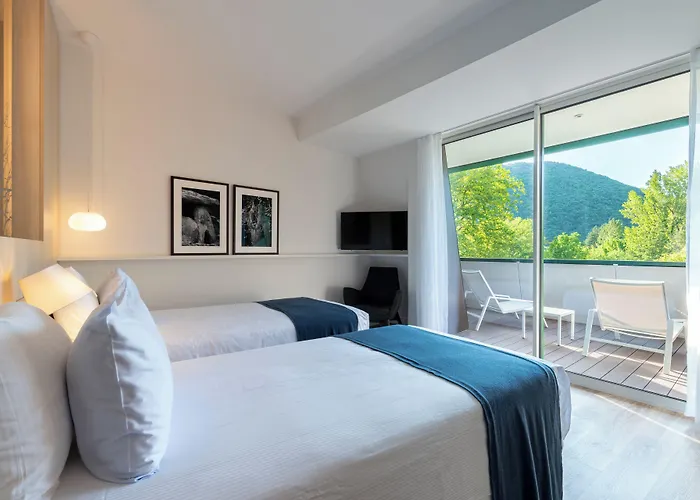 Eau Thermale L'hôtel Hotel 4*